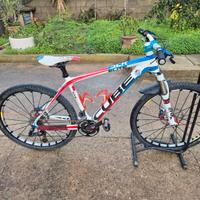 Mountain bike carbonio cube, ruote 26