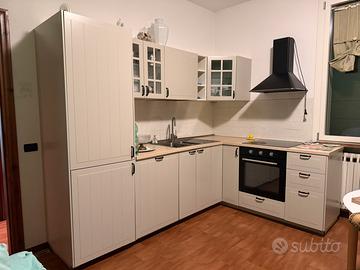 Cucina completa di elettrodomestici