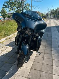 Moto harley davidson street glide 117 cvo