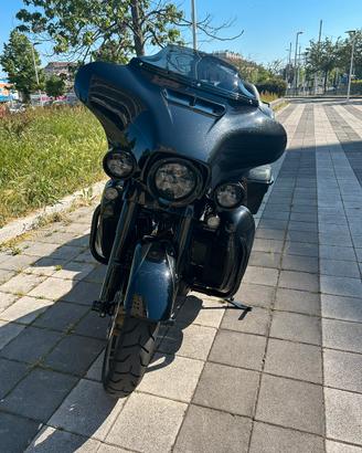 Moto harley davidson street glide 117 cvo