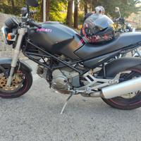 Ducati Monster 600 dark