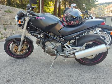 Ducati Monster 600 dark