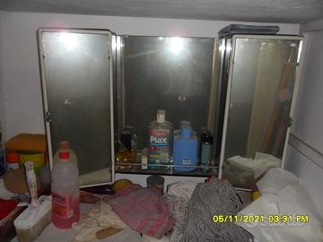 Specchio contenitore