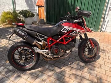 Ducati hypermotard 1100