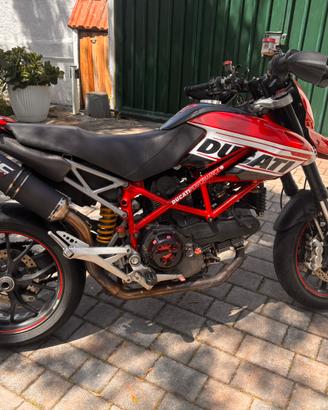 Ducati hypermotard 1100