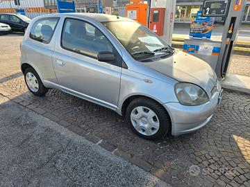 Toyota Yaris 1.0 3porte con 325.000km NEOPATENTATI