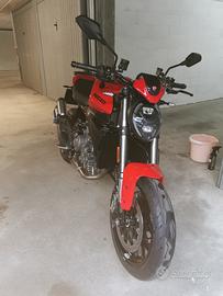 Ducati Monster V2 Plus 2026 rosso