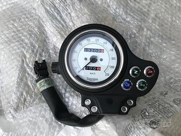 Triumph Bonneville, Truxton