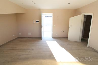 MONOLOCALE A CASERTA