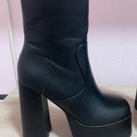 Stivali neri con plateau e tacco alto