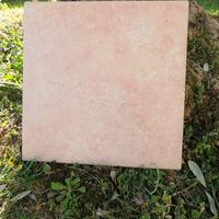 Piastrelle in gres rosa chiaro e grigio chiaro