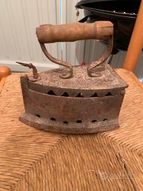 Ferro da stiro antico