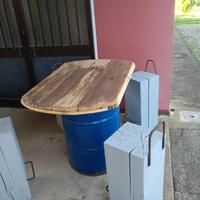 bancone legno sgabelli