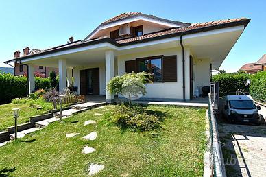 VILLA SINGOLA A BRUINO