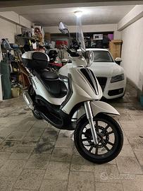 Beverly 300 2009
