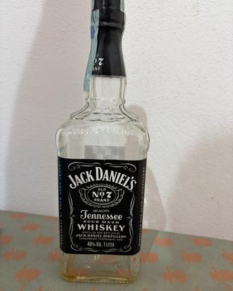 Bottiglia jack daniel’s vuota