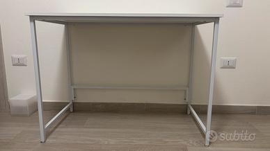 Scrivania bianca