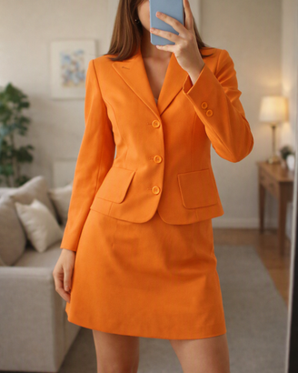 Tailleur arancione con gonna per donna o ragazza