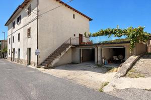 Casa indipendente di 135 m² con 5 locali e box aut