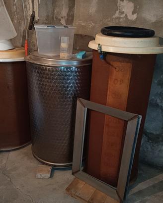 Pigiatrice e botti per vino - cantina