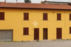 CASA SEMINDIPENDENTE A MEDOLLA