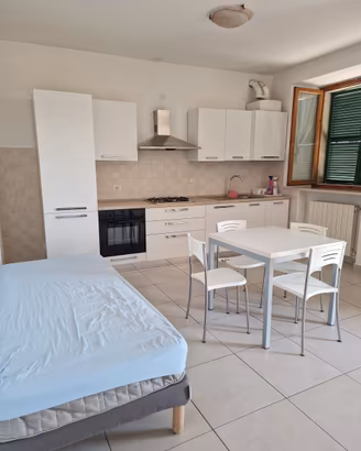 Appartamento con ingresso indipendente e garage in