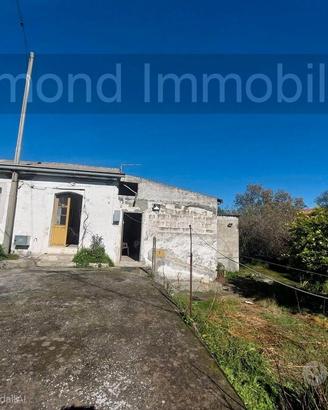 Casa di campagna con terreno a Verzella