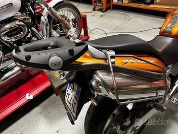 Piastra Givi piu telaietti borse Honda Hornet