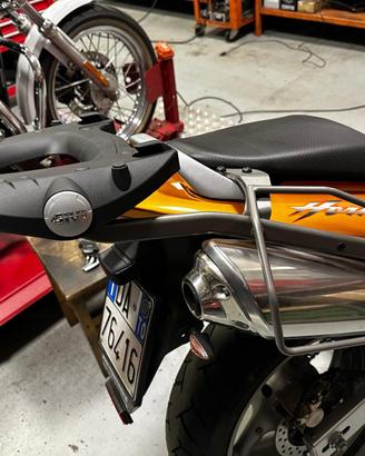 Piastra Givi piu telaietti borse Honda Hornet