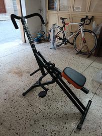 Attrezzo fitness Total Crunch.