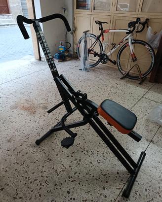 Attrezzo fitness Total Crunch.