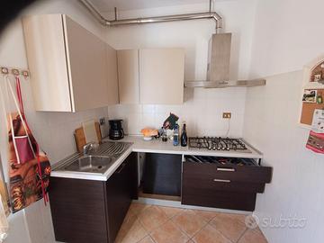 CUCINA MODERNA  IN DUE PARTI