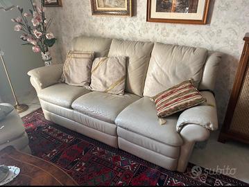 Divano marca natuzzi 3 posti