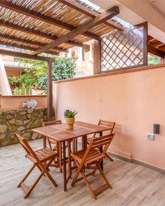 Villetta bilivelli con veranda e taverna