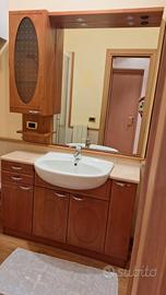 Mobile per bagno in legno con ripiano in marmo