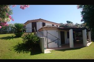 Casa singola indipendente con ampio giardino a Dom