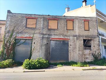 Villacidro - Locale commerciale con abitazione