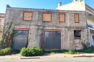 Villacidro - Locale commerciale con abitazione