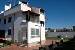 PORZIONE DI BIFAMILIARE A GIUGLIANO IN CAMPANIA