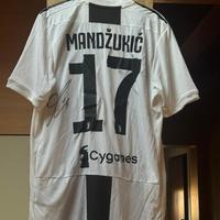 Maglia Mandzukic firmata
