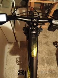 Bici mountain bike elettrica..