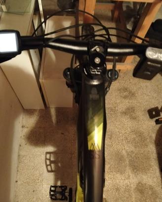 Bici mountain bike elettrica..