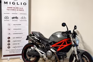 Ducati Monster 696 plus