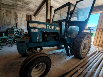 Trattore Ford 8600, 7000, 5000, 3000 e attrezzi