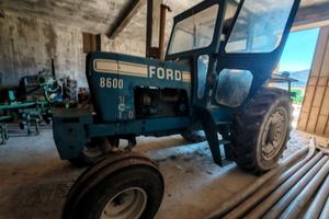 Trattore Ford 8600, 7000, 5000, 3000 e attrezzi