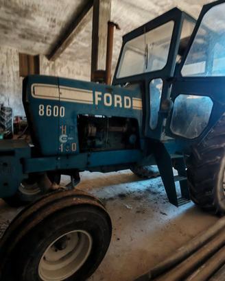 Trattore Ford 8600, 7000, 5000, 3000 e attrezzi