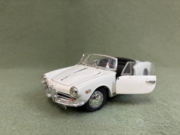TOGI Alfa Romeo Giulietta Spider 1300 scala 1:23