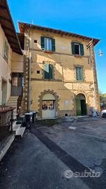 Cave, piano terra ristrutturato e molto comodo