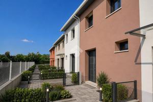 VILLA A SCHIERA CENTRALE A SANTARCANGELO DI ROMAGN