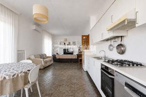 NOVITÀ Ampio 4 vani con balcone angolare, soffitta